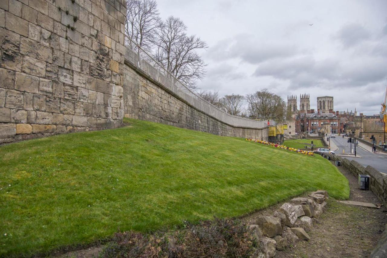 St Helen'S House With Minster Views Lägenhet York Exteriör bild